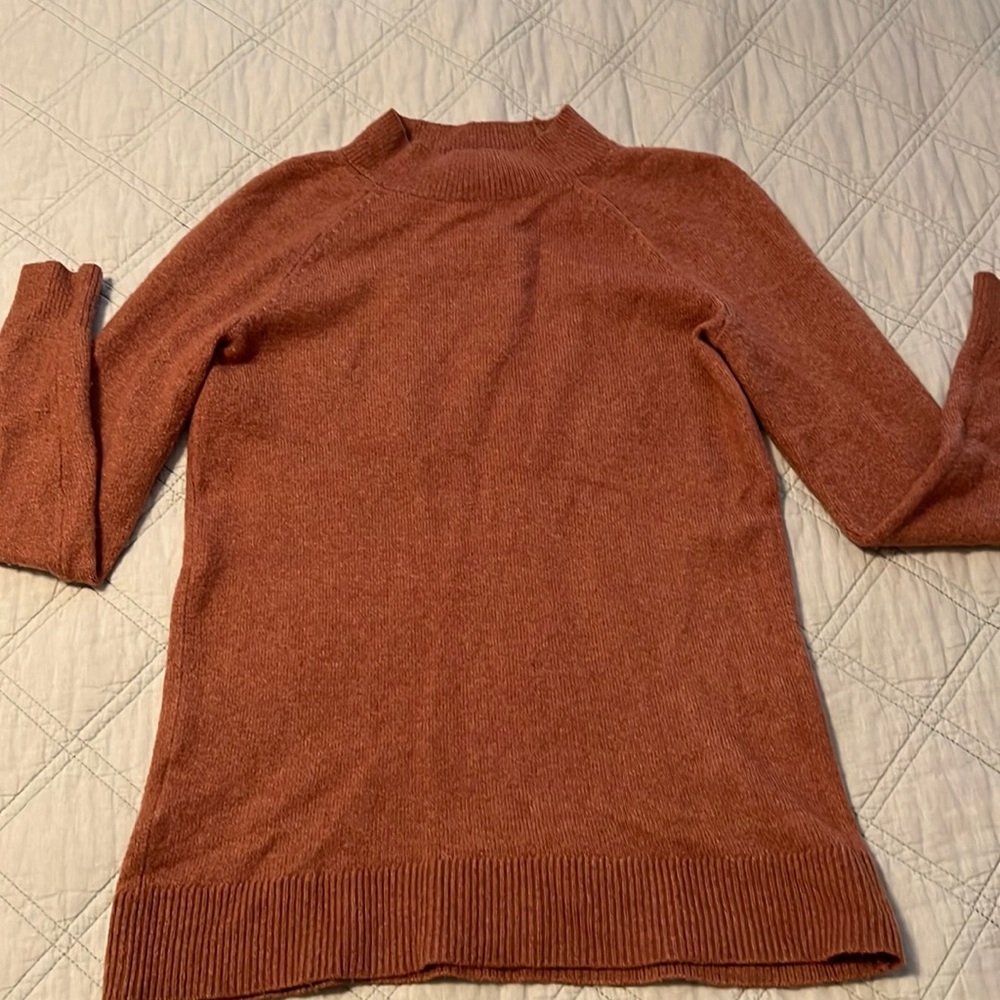 Beautiful fall sweater, excellent condition